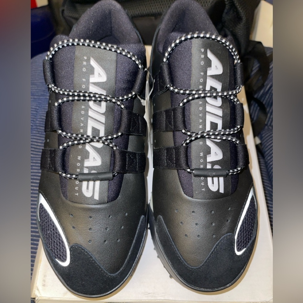 Adidas AW Wang body Run Black & White Men's Sneakers Size 7 NWT